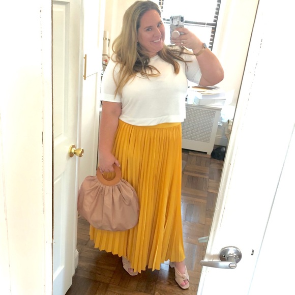 Meet your Posher, Brooke - Picture 2 of 4